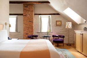 Postel nebo postele na pokoji v ubytování Hotel Kinsley