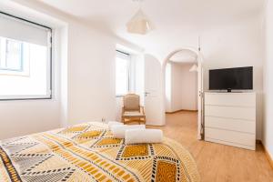TV a/nebo společenská místnost v ubytování Modern Bairro Alto Rooms