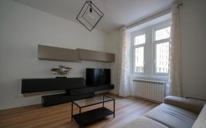 a living room with a couch and a tv at La casa di Emma in Trieste