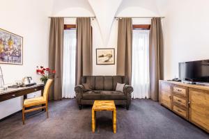 TV a/nebo společenská místnost v ubytování Hotel Arcade