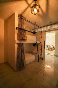 Ένα ή περισσότερα κρεβάτια σε δωμάτιο στο Qantic Lodging & Rooftop