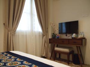 TV a/nebo společenská místnost v ubytování Kapitan Kongsi Boutique Hotel