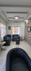 Ruang duduk di Monaco Aparments