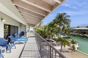 Key Colony BeachにあるGray Pelican Houseの海の景色を望むバルコニー(椅子付)