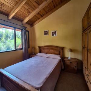 Ένα ή περισσότερα κρεβάτια σε δωμάτιο στο Aparts Duendes del Arroyo +29 φωτογραφίες