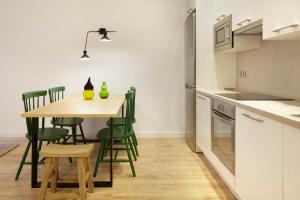 Kuchnia lub aneks kuchenny w obiekcie Ambrosse by FeelFree Rentals