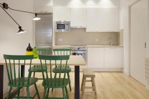 Kuchnia lub aneks kuchenny w obiekcie Ambrosse by FeelFree Rentals
