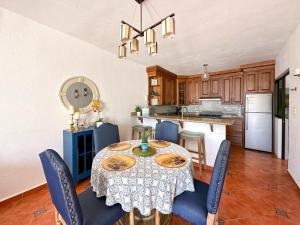 Η κουζίνα ή μικρή κουζίνα στο Mexican Ambience Townhome with Pool #01