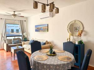 Χώρος καθιστικού στο Mexican Ambience Townhome with Pool #01 +19 φωτογραφίες