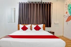 Postel nebo postele na pokoji v ubytování Hotel O Aru Sai