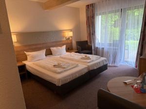 Postel nebo postele na pokoji v ubytování Hotel Schweizerblick + 37 fotografií