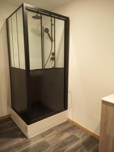 Ένα μπάνιο στο Laura Happy Guest House