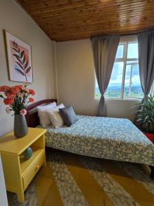 Кровать или кровати в номере Hotel Boutique Santa María +10 фотографий