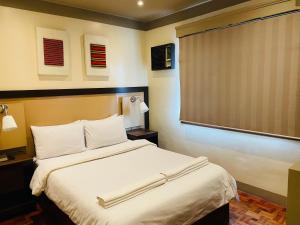 Postel nebo postele na pokoji v ubytování Baguio Holiday Villas
