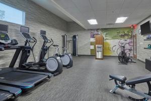 Fitness centrum a/nebo fitness zařízení v ubytování Courtyard by Marriott Eugene Springfield