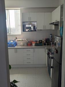 Kuchyň nebo kuchyňský kout v ubytování Amplia habitación en centro de Lima
