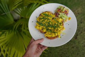 Makanan di atau berdekatan hotel