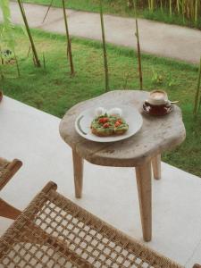 Makanan di atau berdekatan hotel