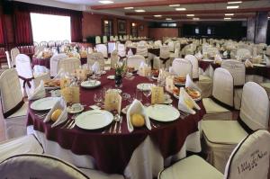 Restaurace v ubytování Hotel Villa De Nava