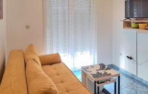 Posezení v ubytování One-Bedroom Apartment In Klek