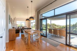 Φωτογραφία από το άλμπουμ του Te Whau Retreat - The Cottage - Be My Guest Waiheke σε Waiheke Island