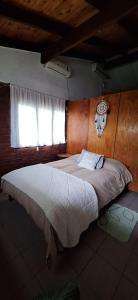 a large bed in a room with a window at La Posada del Mainumby in Ituzaingó