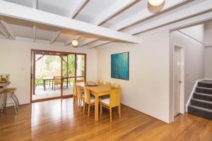 a dining room with a table and chairs at Karri Birdsong Retreat in Margaret River Town