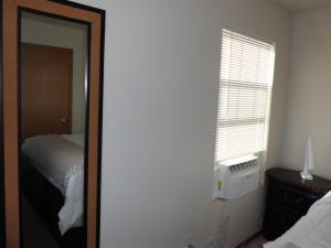 Ένα ή περισσότερα κρεβάτια σε δωμάτιο στο The Reset Hotel Tacoma-Lakewood-Lacey-DuPont-Olympia