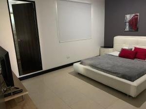 Ảnh trong thư viện ảnh của Penthouse apt Central Park View in HISTORIC building near El Poblado ở Envigado
