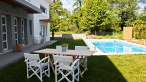 Bazén v ubytovaní Aristotelia Gi Ikies - Olympiada Poolside Retreats alebo v jeho blízkosti
