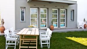 Vonkajšia záhrada v ubytovaní Aristotelia Gi Ikies - Olympiada Poolside Retreats