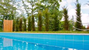 A piscina localizada em Aristotelia Gi Ikies - Olympiada Poolside Retreats ou nos arredores