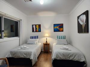 Beaumont Waters Unit,2 bedrooms,3 beds客房内的一张或多张床位