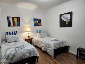Beaumont Waters Unit,2 bedrooms,3 beds客房内的一张或多张床位