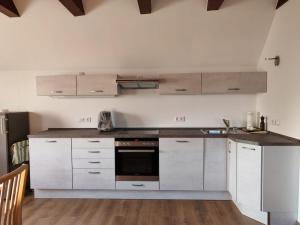 Kuchyň nebo kuchyňský kout v ubytování Ferienwohnung,Monteurwohnung Spreenhagen bei Berlin