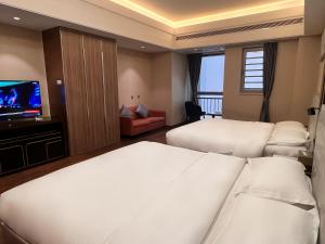 Postel nebo postele na pokoji v ubytování 林夕居酒店长沙五一广场国金中心店