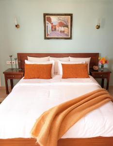 Una cama o camas en una habitación de Riad Dar Achaach