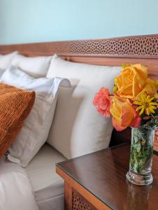 Una cama o camas en una habitación de Riad Dar Achaach