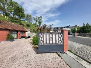 a gate on the side of a street at Gardenhill COSY in Lau-Balagnas