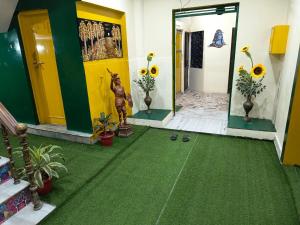 Fotografie z fotogalerie ubytování Hotel Kashi Paradise 300 Mtr Walking From Kashi Vishwanath Temple v destinaci Váránasí