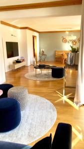 Ruang duduk di Panorama 17 - Einzigartige Ferienwohnung am Tegernsee