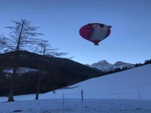 格施塔德Duplex in Gstaad near Ski Lifts & Jacuzzi的相册照片