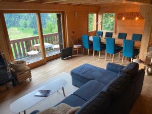 Fotografie z fotogalerie ubytování Chalet in Rossiniere near Glacier & Lake v destinaci Rossinière