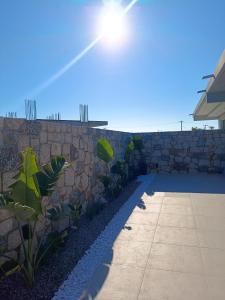 Foto dalla galleria di Azure Mirage Home Adults Only Private Seaside Villa w Garden and Parking a Faliraki