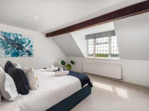 Кровать или кровати в номере Pass the Keys Quintessential Chilterns Hideaway