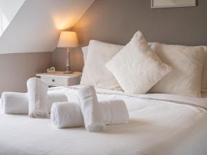 Кровать или кровати в номере Pass the Keys Quintessential Chilterns Hideaway