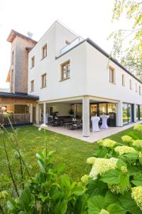 Vrt pred nastanitvijo R&R Residenzen HOTEL