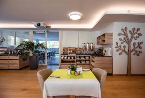Kuhinja oz. manjša kuhinja v nastanitvi R&R Residenzen HOTEL