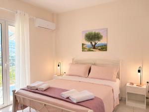 Ein Bett oder Betten in einem Zimmer der Unterkunft Myrtos Hotel