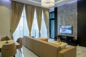 TV a/nebo společenská místnost v ubytování Nimbus Nook Apartments, GRA Ikeja, Lagos